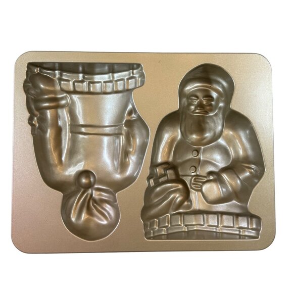 Nordic Ware 3D Vintage Santa Claus Cake Pan 10 Cups Gold Old Christmas USA - Picture 2 of 4